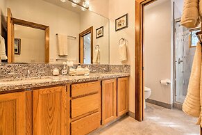 Incline Village Townhome w/ Forest-view Deck