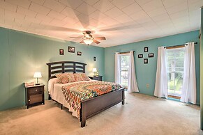 Penn Yan Escape w/ Yard, 1 Mi to Keuka Lake!