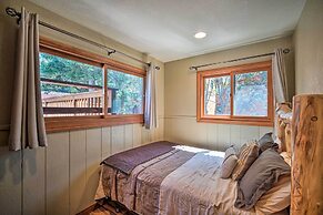 1 Mi to Bear Mountain: Cozy Cabin w/ Views!