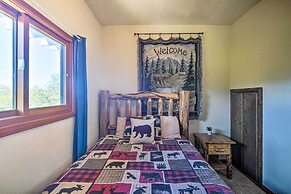 1 Mi to Bear Mountain: Cozy Cabin w/ Views!