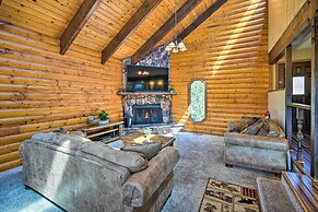 1 Mi to Bear Mountain: Cozy Cabin w/ Views!