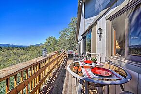 1 Mi to Bear Mountain: Cozy Cabin w/ Views!