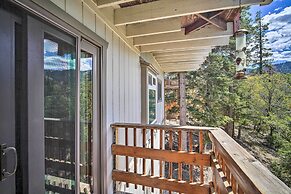 1 Mi to Bear Mountain: Cozy Cabin w/ Views!