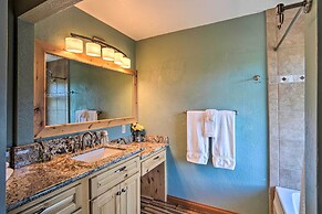 1 Mi to Bear Mountain: Cozy Cabin w/ Views!