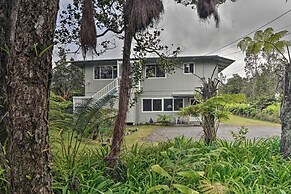 Tropical Volcano Bungalow < 4 Mi to Nat'l Park!
