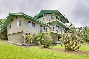 Hilo Home w/ Private Deck + Stunning Ocean Views!