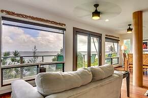 Hilo Home w/ Private Deck + Stunning Ocean Views!