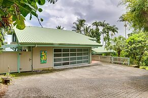 Hilo Home w/ Private Deck + Stunning Ocean Views!