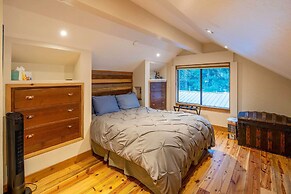 2 Mi to Beach: Expansive Tahoe Escape w/ Hot Tub!