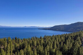 2 Mi to Beach: Expansive Tahoe Escape w/ Hot Tub!