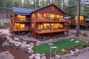 2 Mi to Beach: Expansive Tahoe Escape w/ Hot Tub!
