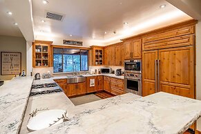 2 Mi to Beach: Expansive Tahoe Escape w/ Hot Tub!