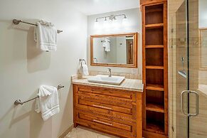 2 Mi to Beach: Expansive Tahoe Escape w/ Hot Tub!