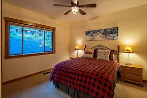 2 Mi to Beach: Expansive Tahoe Escape w/ Hot Tub!