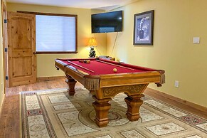 2 Mi to Beach: Expansive Tahoe Escape w/ Hot Tub!