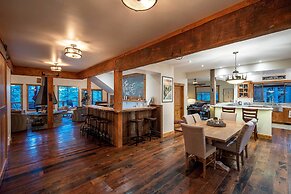 2 Mi to Beach: Expansive Tahoe Escape w/ Hot Tub!