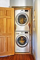 Pagosa Springs Escape w/ Deck, Hot Tub & Grill!