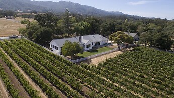Beautiful Sonoma House w/ Patio & Vineyard Views!