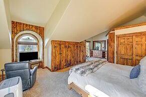 Duplex in Quiet Family Neighborhood 1 Mi to Skiing