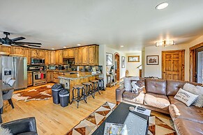 Duplex in Quiet Family Neighborhood 1 Mi to Skiing