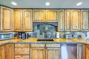 Duplex in Quiet Family Neighborhood 1 Mi to Skiing