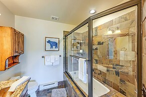 Duplex in Quiet Family Neighborhood 1 Mi to Skiing