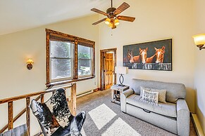 Duplex in Quiet Family Neighborhood 1 Mi to Skiing