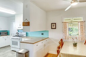 Charming Historic Hilo House Minutes to Beach!