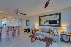 Kona Pacific Top Floor Retreat: Ocean View & Pool!