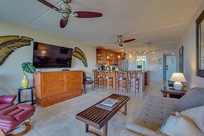 Kona Pacific Top Floor Retreat: Ocean View & Pool!