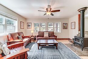 < 15 Mi to 6 Ski Resorts: Tahoe Donner Escape!