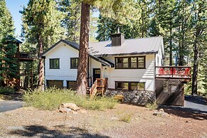 < 15 Mi to 6 Ski Resorts: Tahoe Donner Escape!