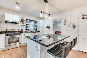 Cozy Atlanta Abode Near Theme Parks, Golf & Shops