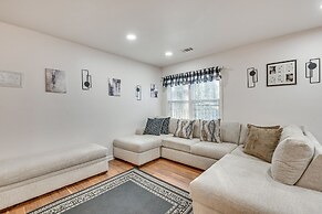 Cozy Atlanta Abode Near Theme Parks, Golf & Shops