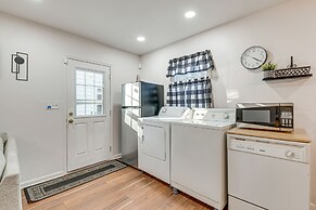 Cozy Atlanta Abode Near Theme Parks, Golf & Shops