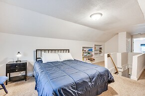 Cozy Atlanta Abode Near Theme Parks, Golf & Shops