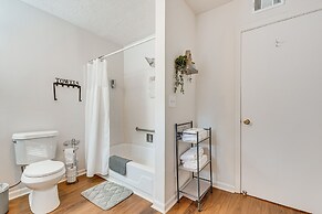 Cozy Atlanta Abode Near Theme Parks, Golf & Shops