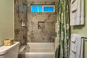 'big Island Paradise' Hawaiian Retreat w/ Patio!