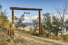 7 Mi to Granby Ranch: Secluded Cabin w/ Mtn Views!
