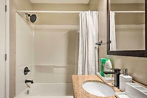 Midtown Baltimore Hub Half Mi to Penn Station