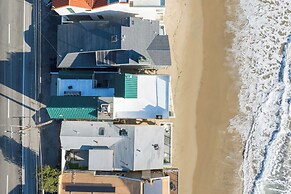 Beachfront Malibu House w/ Sauna & Ocean-view Deck