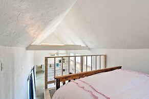 Beachfront Malibu House w/ Sauna & Ocean-view Deck