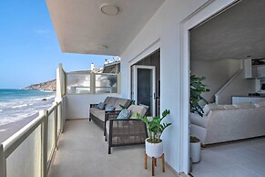 Beachfront Malibu House w/ Sauna & Ocean-view Deck