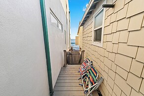 Beachfront Malibu House w/ Sauna & Ocean-view Deck