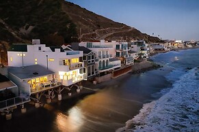 Beachfront Malibu House w/ Sauna & Ocean-view Deck