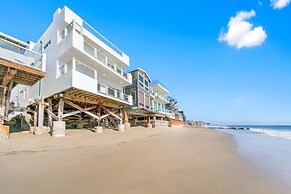 Beachfront Malibu House w/ Sauna & Ocean-view Deck