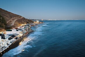 Beachfront Malibu House w/ Sauna & Ocean-view Deck