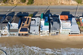 Beachfront Malibu House w/ Sauna & Ocean-view Deck