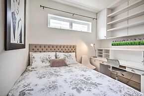 Beachfront Malibu House w/ Sauna & Ocean-view Deck