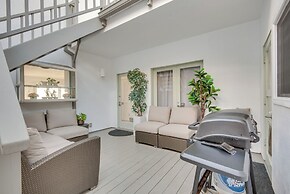 Beachfront Malibu House w/ Sauna & Ocean-view Deck